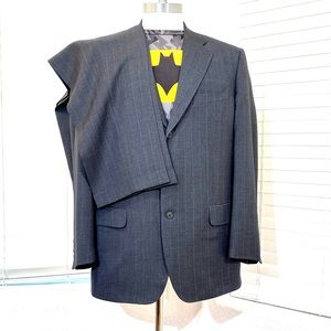 ERMENEGILDO ZEGNA for NEIMAN MARCUS men wool suit. Italy made. Grey color. 40L